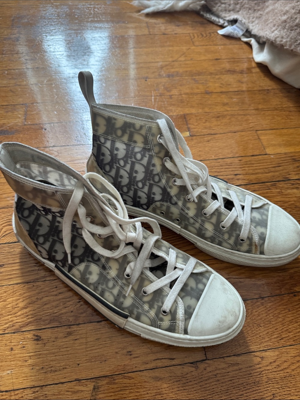 Dior High-Top Sneaker in White and Gray Monogram - Picture 6 of 6